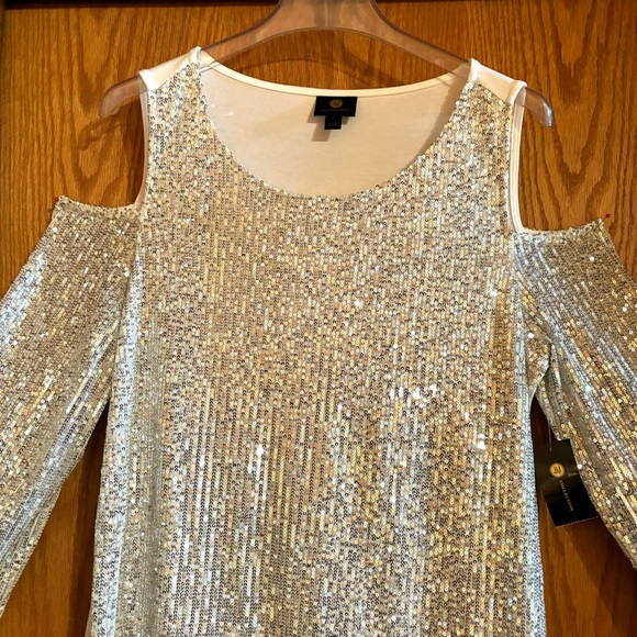 NWT JM Collection Silver Sequin Cold Shoulder Top L - Picture 3 of 11